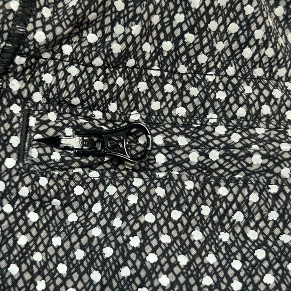 Lululemon Hotty Hot 4” Short Reflective
Frozen Fizz Reflective Silver Size 8 - Picture 3 of 9